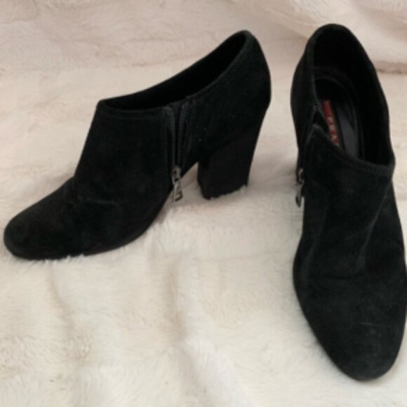 Prada Suede Ankle Boots (Gorgeous and Classy) - Picture 3 of 10